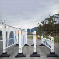 华胤金属 公路交通护栏 道路隔离 款式新颖 市政京式栏杆