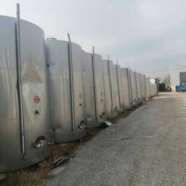 二手玻璃钢储罐 电加热储存罐 集优品 化工原料储存容器第1张