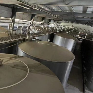 二手不锈钢储罐 立式 化工储存 304耐腐蚀 铁罐 保温罐第1张